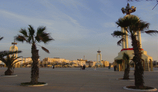 Kaart (cartografie)-Al-Ajoen-Plaza_de_la_Marcha_Verde%2C_en_El_Aaiun.jpg
